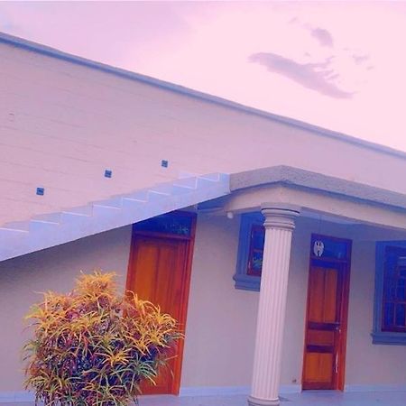 Ostello Evelina House Boma la Ngombe Esterno foto