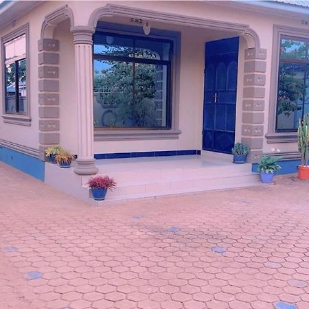 Ostello Evelina House Boma la Ngombe Esterno foto