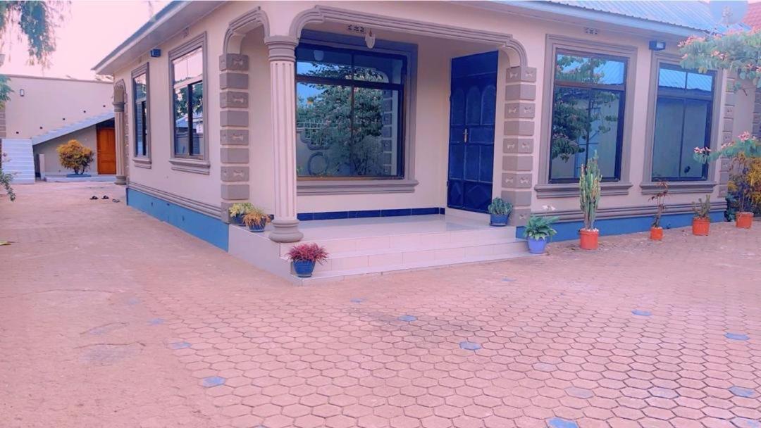 Ostello Evelina House Boma la Ngombe Esterno foto