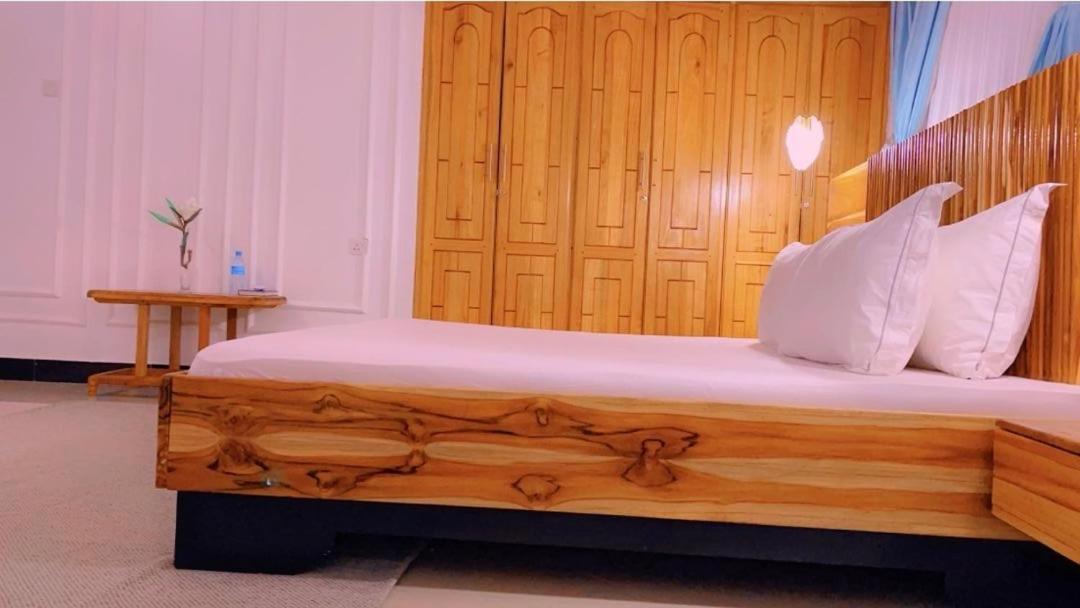 Ostello Evelina House Boma la Ngombe Esterno foto